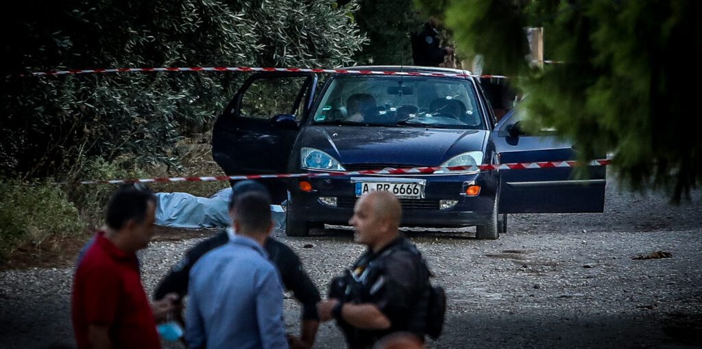 [363468] ΠΕΡΙΣΤΑΤΙΚΟ ΜΕ ΠΥΡΟΒΟΛΙΣΜΟΥΣ ΣΤΗΝ ΠΕΡΙΟΧΗ ΤΗΣ ΑΡΤΕΜΙΔΑΣ ΣΤΟ ΟΠΟΙΟ ΥΠΑΡΧΟΥΝ ΕΞΙ ΑΝΘΡΩΠΟΙ ΝΕΚΡΟΙ (ΘΑΝΑΣΗΣ ΔΗΜΟΠΟΥΛΟΣ / EUROKINISSI)