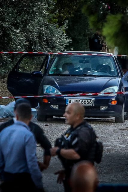 [363468] ΠΕΡΙΣΤΑΤΙΚΟ ΜΕ ΠΥΡΟΒΟΛΙΣΜΟΥΣ ΣΤΗΝ ΠΕΡΙΟΧΗ ΤΗΣ ΑΡΤΕΜΙΔΑΣ ΣΤΟ ΟΠΟΙΟ ΥΠΑΡΧΟΥΝ ΕΞΙ ΑΝΘΡΩΠΟΙ ΝΕΚΡΟΙ (ΘΑΝΑΣΗΣ ΔΗΜΟΠΟΥΛΟΣ / EUROKINISSI)