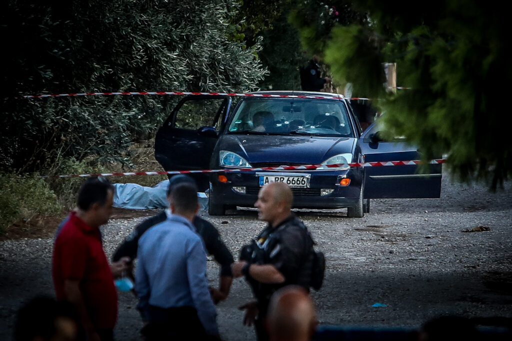 [363468] ΠΕΡΙΣΤΑΤΙΚΟ ΜΕ ΠΥΡΟΒΟΛΙΣΜΟΥΣ ΣΤΗΝ ΠΕΡΙΟΧΗ ΤΗΣ ΑΡΤΕΜΙΔΑΣ ΣΤΟ ΟΠΟΙΟ ΥΠΑΡΧΟΥΝ ΕΞΙ ΑΝΘΡΩΠΟΙ ΝΕΚΡΟΙ (ΘΑΝΑΣΗΣ ΔΗΜΟΠΟΥΛΟΣ / EUROKINISSI)