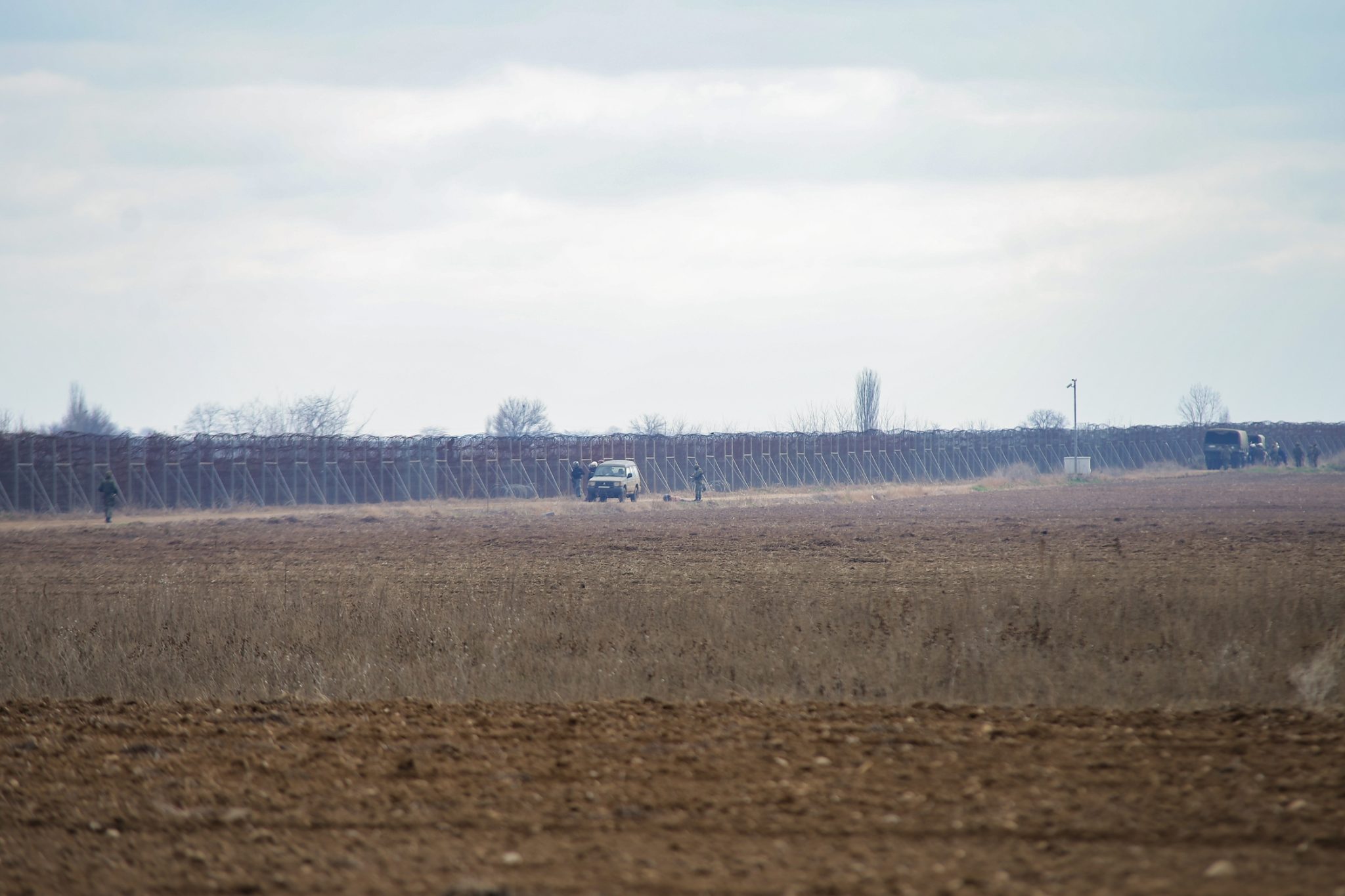 army; borders; buffer zone; crisis; crossing; Evros; fence; flow; immigrants; immigration; Kastanies; migrants; Migration; refugees; Turkey; Έβρος; Καστανιές; Τουρκία; μετανάστες; μετανάστευση; μετανάστης; μεταναστευτικό; προσφυγικό; πρόσφυγας; πρόσφυγες; ροές; στρατιωτικός; στρατιώτης; στρατός; συνοριογραμμή; σύνορα; σύρματα; φράχτης;