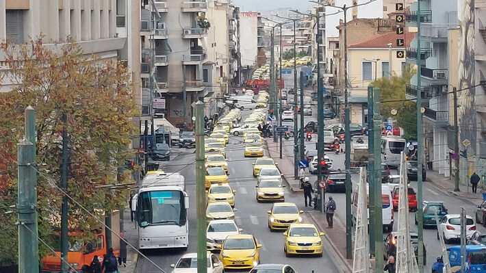 aytokinitoporeia_sata-07