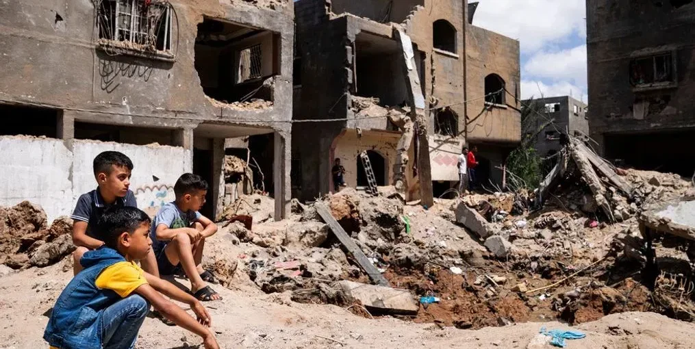 gaza_ruins_children