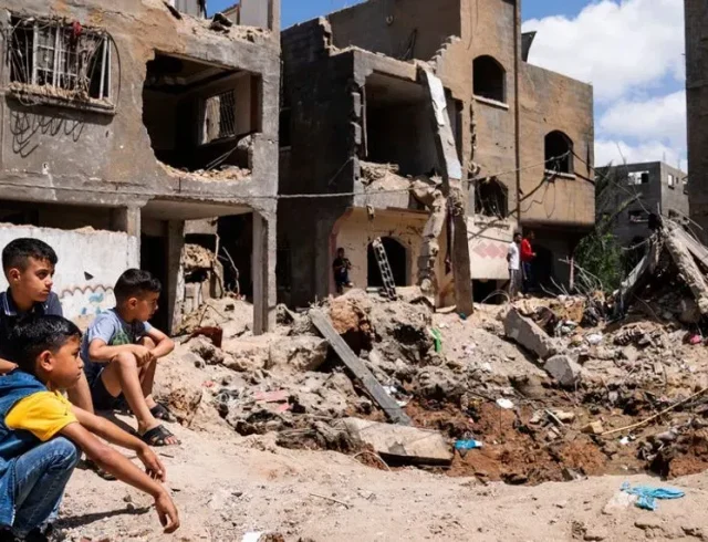 gaza_ruins_children