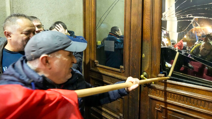 serbia_election_protest-09
