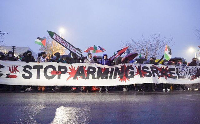uk_arms_factory_blockade