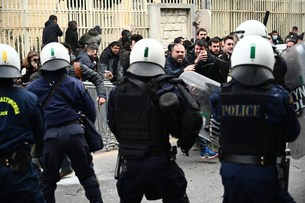 [366667] ΕΞΩΣΗ ΣΤΗΝ ΣΥΝΤΑΞΙΟΥΧΟ ΔΗΜΟΣΙΟΓΡΑΦΟ ΙΩΑΝΝΑ ΚΟΛΟΒΟΥ ΠΟΥ ΕΧΑΣΕ ΤΟ ΣΠΙΤΙ ΣΕ ΠΛΕΙΣΤΗΡΙΑΣΜΟ (ΚΩΣΤΑΣ ΤΖΟΥΜΑΣ/EUROKINISSI)
