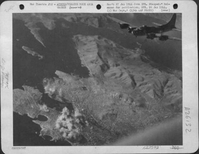 Pireas-bombing-11-1-1944-b-700×543