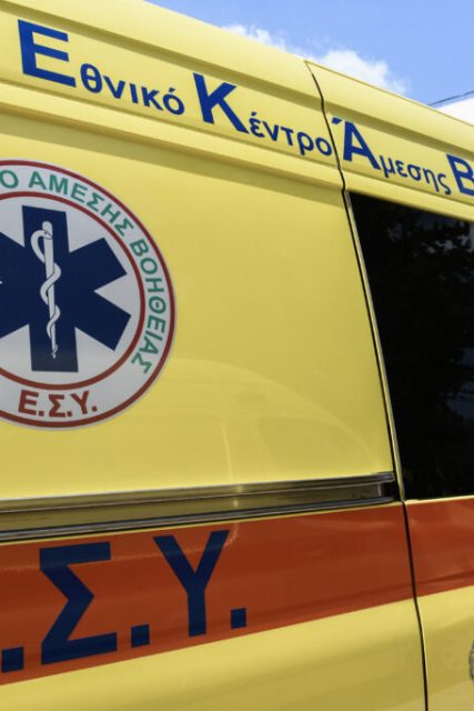 [360709] ΤΕΛΕΤΗ ΠΑΡΑΔΟΣΗΣ ΕΞΙ ΑΣΘΕΝΟΦΟΡΩΝ ΣΤΟ ΕΚΑΒ ΑΠΟ ΤΟ ΥΠΟΥΡΓΕΙΟ ΟΙΚΟΝΟΜΙΚΩΝ(ΤΑΤΙΑΝΑ ΜΠΟΛΑΡΗ/EUROKINISSI)