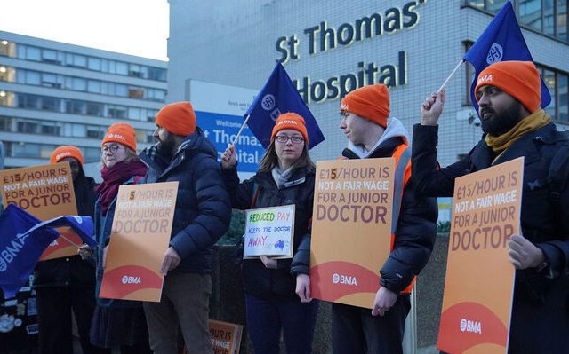britain_doctors_strike-03