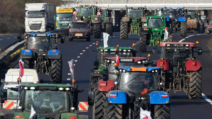 france_farmer_protests-02