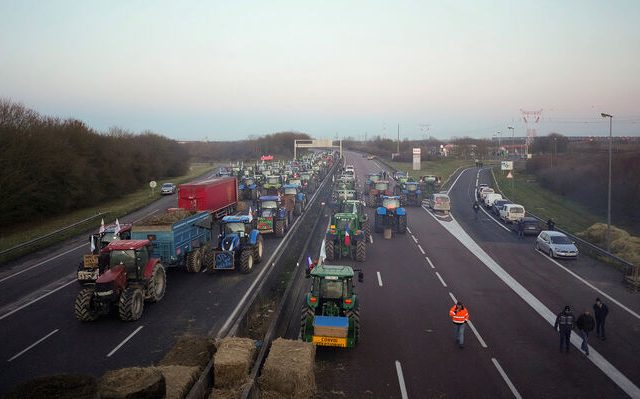 france_farmers_protests-01