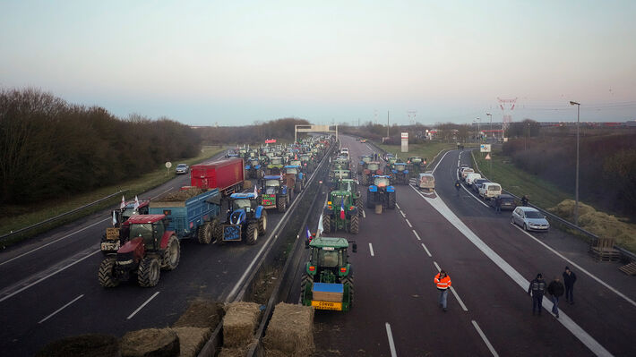 france_farmers_protests-01