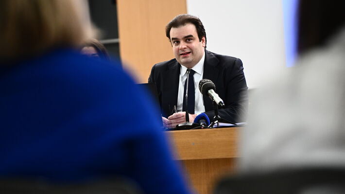 pierakakis_yp_paideias-01