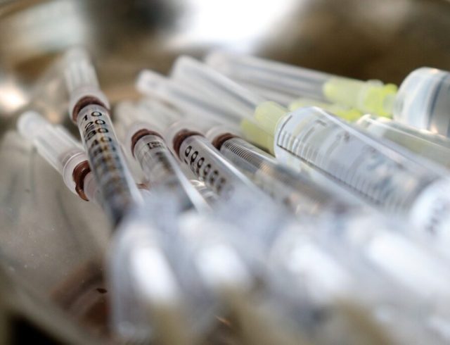 syringes-5057119_1280-1024×682