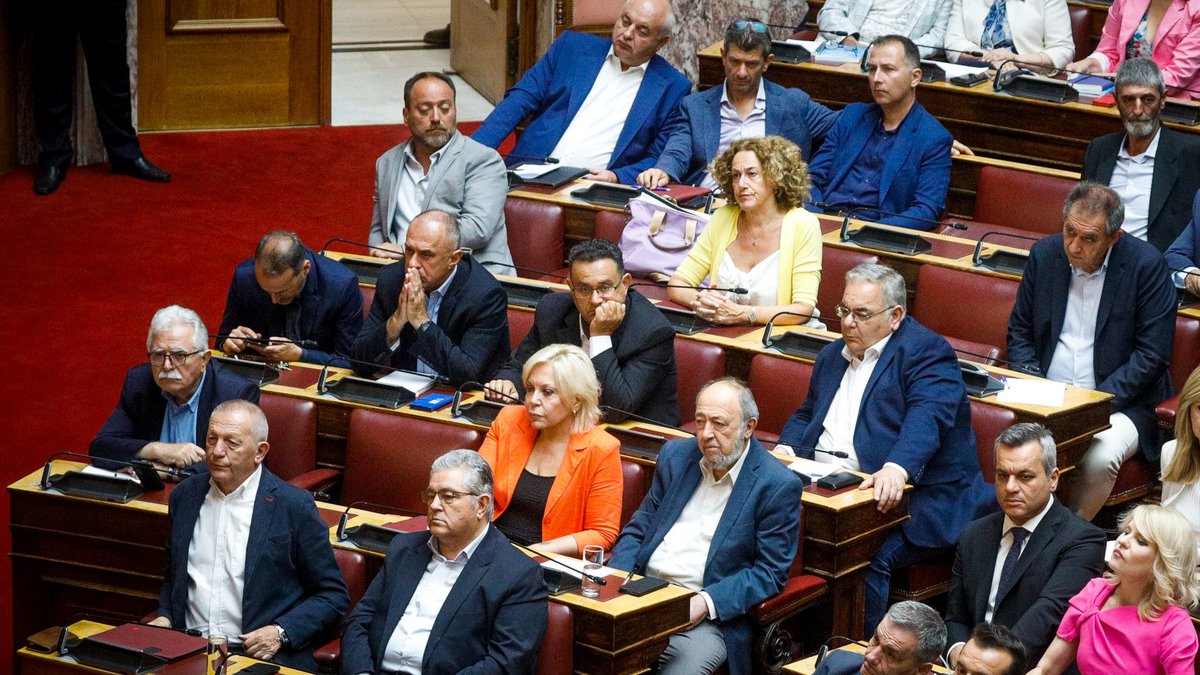 dimitris-koutsoumpas-koinovouleytiki-omada-kke-vouli