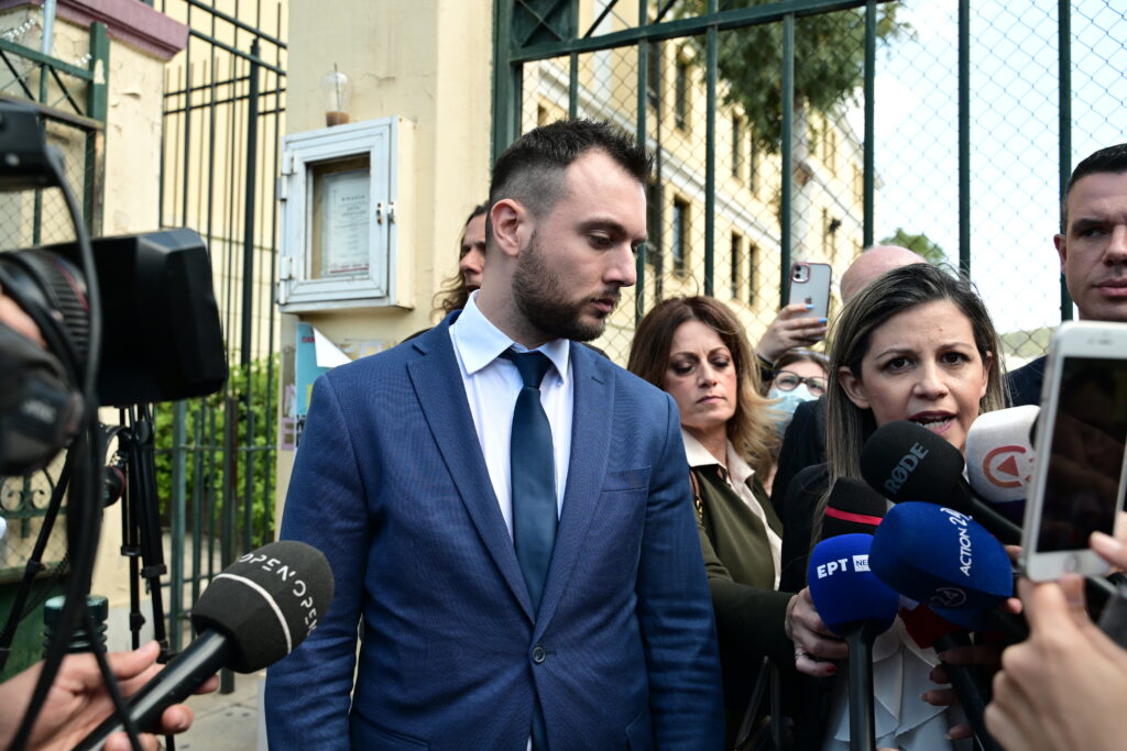 [369134] ΑΠΟΛΟΓΙΑ ΣΤΟΝ ΑΝΑΚΡΙΤΗ ΤΟΥ ΒΟΥΛΕΥΤΗ ΚΩΝΣΤΑΝΤΙΝΟΥ ΦΛΩΡΟΥ ΓΙΑ ΤΟ ΕΠΕΙΣΟΔΙΟ ΜΕ ΤΟΝ ΒΟΥΛΕΥΤΗ ΒΑΣΙΛΗ ΓΡΑΜΜΕΝΟ  (ΤΑΤΙΑΝΑ ΜΠΟΛΑΡΗ/EUROKINISSI)