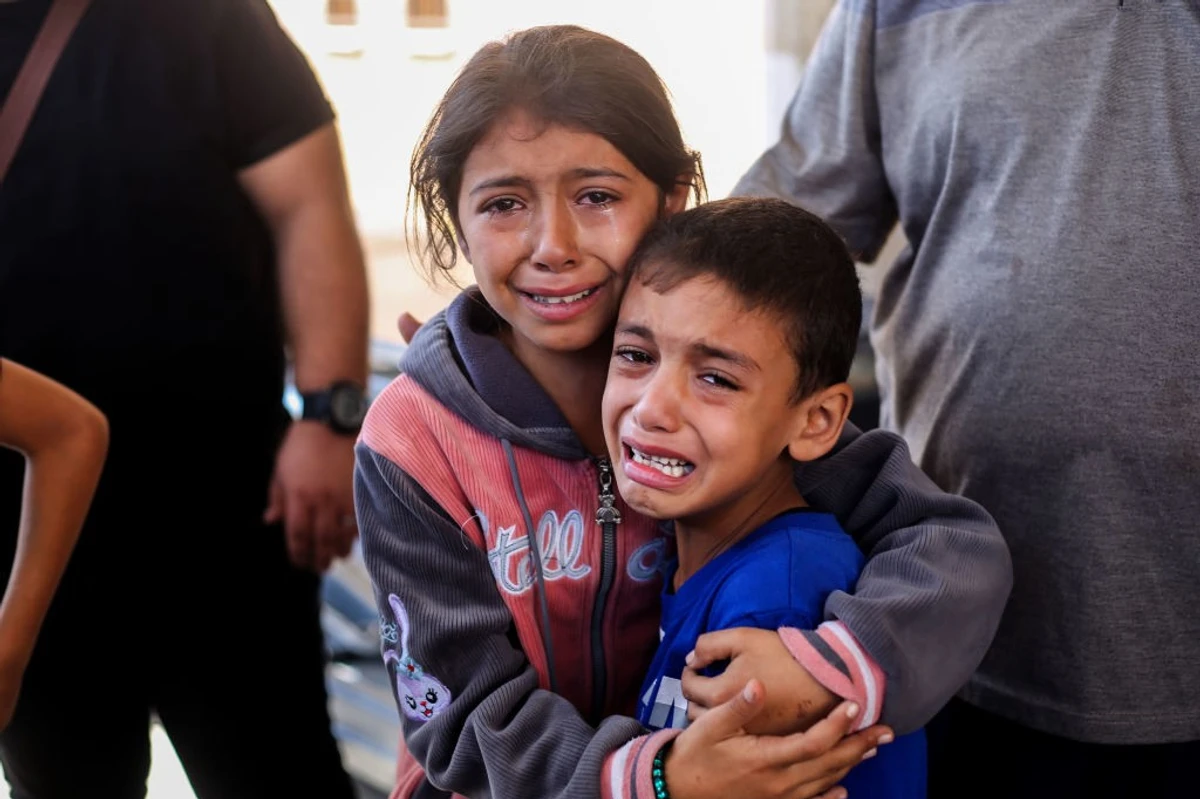 children-crying-in-gaza