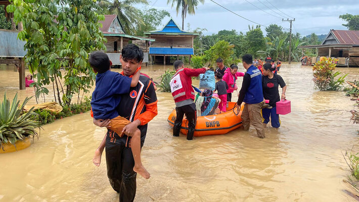 indonesia_landslide-02