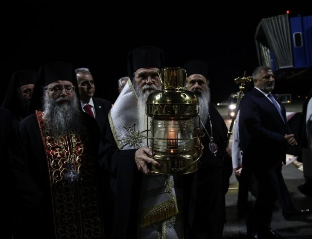 arrival; Athens; belief; Christ; Christian; Christianity; easter; Easter Eve; Eleytherios Venizelos Airport; faith; Good Saturday; Greece; Holy Light; Holy Saturday; Holy Week; Jesus Christ; orthodox; Pascha; religion; Resurrection of Jesus; Άγιο Φως; Αεροδρόμιο Ελευθέριος Βενιζέλος; Αθήνα; Ανάσταση; Θρησκεία; Μεγάλη Εβδομάδα; Μεγάλο Σάββατο; Ορθοδοξία; Πάσχα; Χριστιανισμός; Χριστός; άφιξη; πίστη;