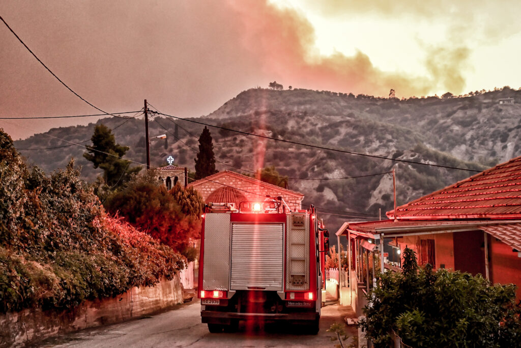 ΠΥΡΚΑΓΙΑ ΣΤΗΝ ΠΕΡΙΟΧΗ ΤΟΥ ΞΥΛΟΚΑΣΤΡΟΥ ΚΟΡΙΝΘΙΑΣ. 2η ΗΜΕΡΑ  (ΒΑΣΙΛΗΣ ΨΩΜΑΣ / EUROKINISSI)