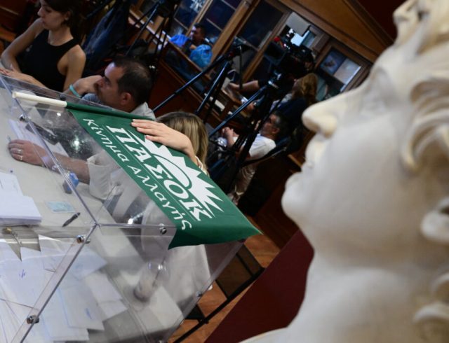 [372536] Β’ ΓΥΡΟΣ ΤΩΝ ΕΚΛΟΓΩΝ ΓΙΑ ΤΗΝ ΑΝΑΔΕΙΞΗ ΠΡΟΕΔΡΟΥ ΤΟΥ ΠΑΣΟΚ-ΚΙΝΗΜΑΤΟΣ ΑΛΛΑΓΗΣ / ΣΤΙΓΜΙΟΤΥΠΑ  (ΤΑΤΙΑΝΑ ΜΠΟΛΑΡΗ/EUROKINISSI)