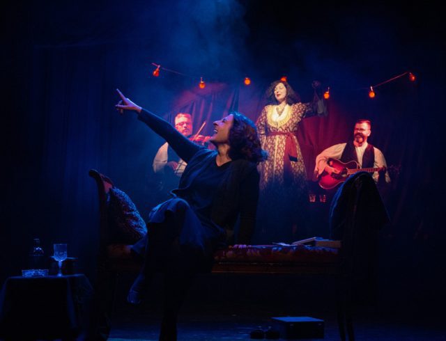 roza-eskenazu-i-vasilissa-tou-rebetikou-sto-theatro-alkmini
