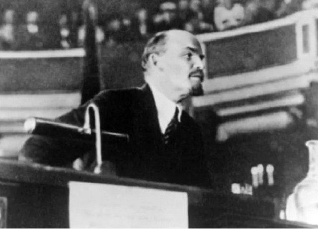 LENIN-STO-VHMA 715Χ460