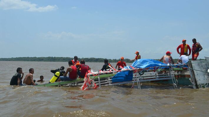 brazil-capsized-ship