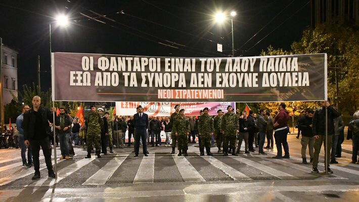 neoi-strateumenoi-enantia-sthn-emplokh-ston-polemo