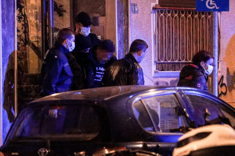[374040] NEΚΡΗ ΕΝΤΟΠΙΣΤΗΚΕ ΓΥΝΑΙΚΑ ΣΕ ΠΑΤΑΡΙ ΔΙΑΜΕΡΙΣΜΑΤΟΣ ΣΤΟΥΣ ΑΜΠΕΛΟΚΗΠΟΥΣ (ΓΙΑΝΝΗΣ ΠΑΝΑΓΟΠΟΥΛΟΣ / EUROKINISSI)