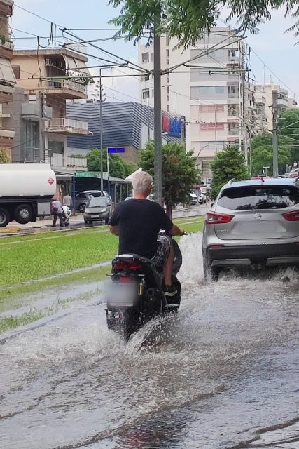 ΝΕΑ ΣΜΥΡΝΗ -ΞΑΦΝΙΚΗ ΒΡΟΧΗ ΠΛΗΜΜΥΡΙΣΜΕΝΟΙ ΔΡΟΜΟΙ (ΓΙΑΝΝΗΣ ΠΑΝΑΓΟΠΟΥΛΟΣ/ EUROKINISSI)