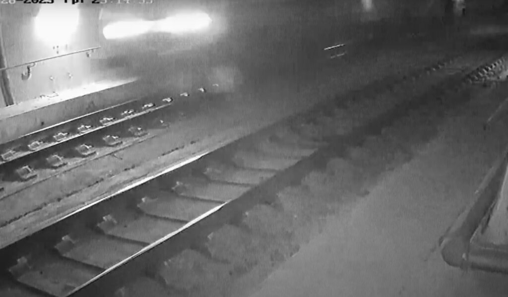 video1-1024×599