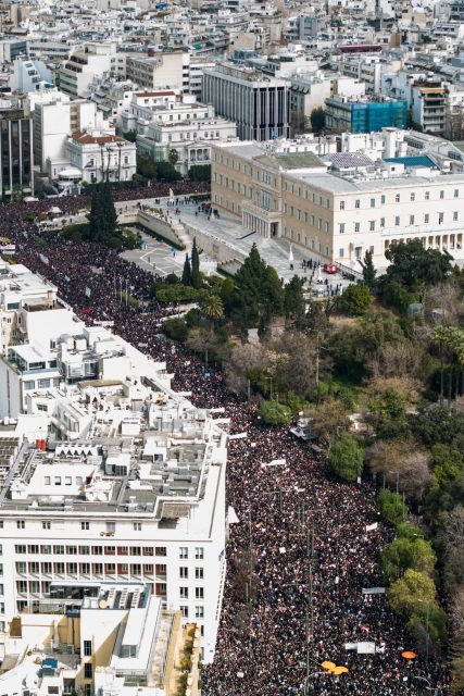 [376095] ΠΑΝΟΡΑΜΙΚΕΣ ΦΩΤΟΓΡΑΦΙΕΣ ΑΠΟ ΤΗΝ ΑΠΕΡΓΙΑΚΗ ΣΥΓΚΕΝΤΡΩΣΗ ΣΤΗΝ ΑΘΗΝΑ ΓΙΑ ΤΗΝ ΣΥΜΠΛΗΡΩΣΗ ΔΥΟ ΧΡΟΝΩΝ ΑΠΟ ΤΟ ΣΙΔΗΡΟΔΡΟΜΙΚΟ ΔΥΣΤΥΧΗΜΑ ΤΩΝ ΤΕΜΠΩΝ / / ΛΗΨΗ ΣΤΙΣ 12.15 Π.Μ. (EUROKINISSI)