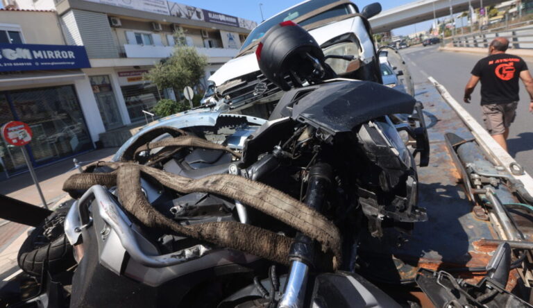 [379818] ΤΡΟΧΑΙΟ ΔΥΣΤΥΧΗΜΑ ΜΕ ΜΟΤΟΣΥΚΛΕΤΑ ΣΤΗ ΣΥΜΒΟΛΗ ΤΗΣ Λ. ΜΕΣΟΓΕΙΩΝ ΜΕ ΤΗ Λ. ΛΑΥΡΙΟΥ ΣΤΟ ΥΨΟΣ ΤΟΥ ΣΤΑΥΡΟΥ ΤΗΣ ΑΓΙΑΣ ΠΑΡΑΣΚΕΥΗΣ (ΓΙΑΝΝΗΣ ΠΑΝΑΓΟΠΟΥΛΟΣ / EUROKINISSI)