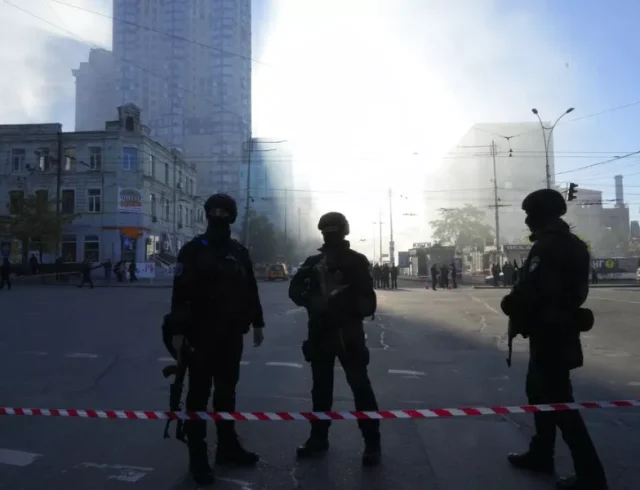ukraine_kiev_soldiers_kordela_ap22290255041314.jpg