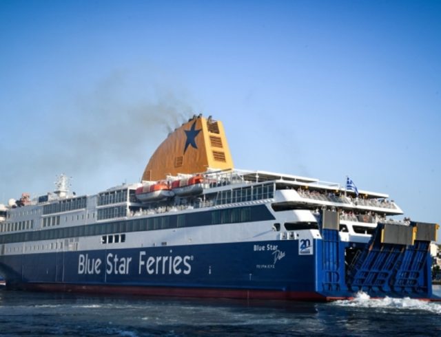 ΑΥΞΗΜΕΝΟΙ Η ΚΙΝΗΣΗ ΣΤΟ ΛΙΜΑΝΙ ΤΟΥ ΠΕΙΡΑΙΑ- ΑΥΣΤΗΡΟΙ ΕΛΕΓΧΟΙ ΓΙΑ ΤΑ ΑΠΑΙΤΟΥΜΕΝΑ ΠΙΣΤΟΠΟΙΗΤΙΚΑ COVID-19 ΓΙΑ ΤΗΝ ΕΙΣΟΔΟ ΤΩΝ ΕΠΙΒΑΤΩΝ ΣΤΑ ΠΛΟΙΑ  (ΤΑΤΙΑΝΑ ΜΠΟΛΑΡΗ/EUROKINISSI)