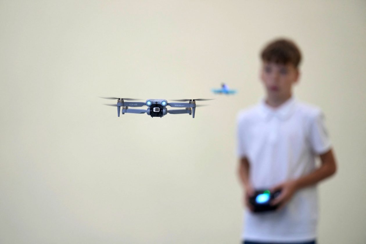 lithouania_ekpaideusi_paidion_drone_rosia