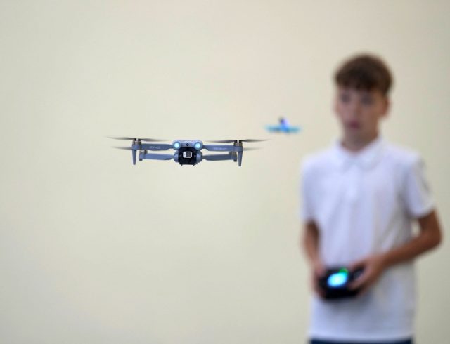 lithouania_ekpaideusi_paidion_drone_rosia