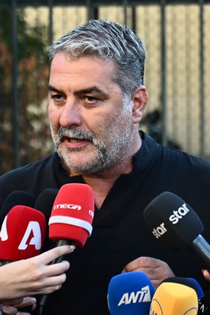 [380720] ΔΙΚΗ ΣΤΟ ΑΥΤΟΦΩΡΟ ΤΟΥ ΗΘΟΠΟΙΟΥ ΒΑΣΙΛΗ ΜΠΙΣΜΠΙΚΗ ΓΙΑ ΕΓΚΑΤΑΛΕΙΨΗ ΤΡΟΧΑΙΟΥ ΜΕ ΥΛΙΚΕΣ ΖΗΜΙΕΣ   (ΚΩΣΤΑΣ ΤΖΟΥΜΑΣ / EUROKINISSI)