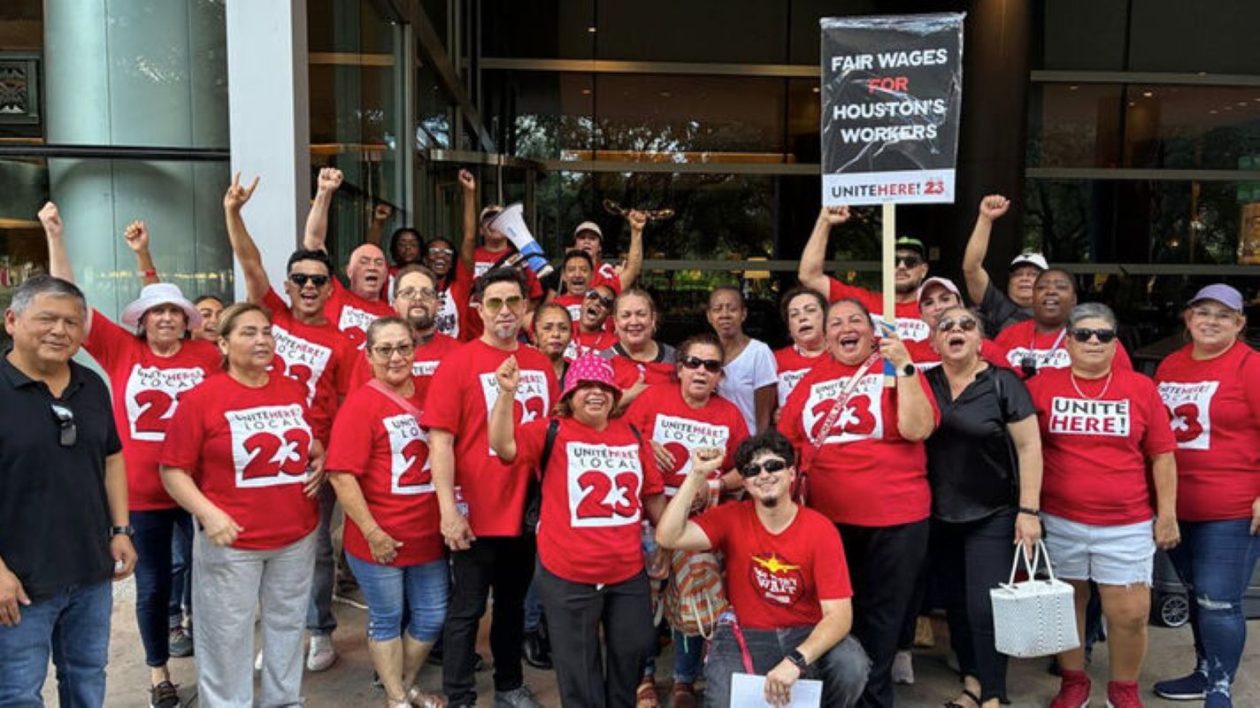 workers-houston-hilton-americas-hotel