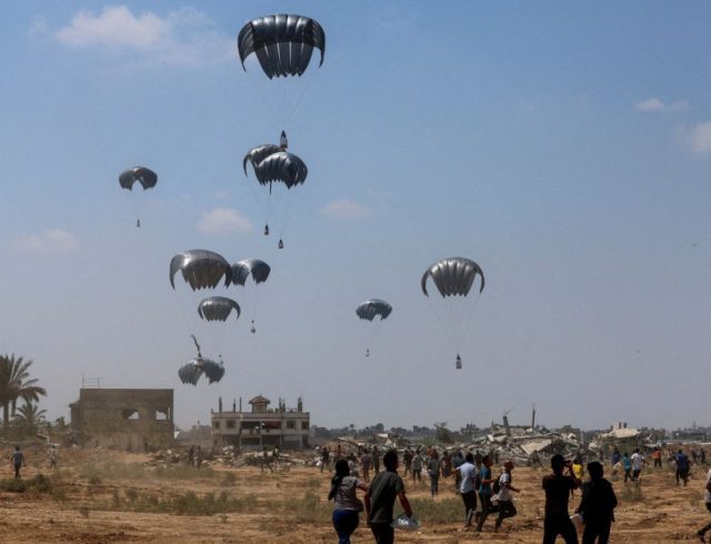 2025-10-09T182310Z_1703305880_RC2L9GAE2J0F_RTRMADP_5_ISRAEL-PALESTINIANS-UN-AID-1200×770