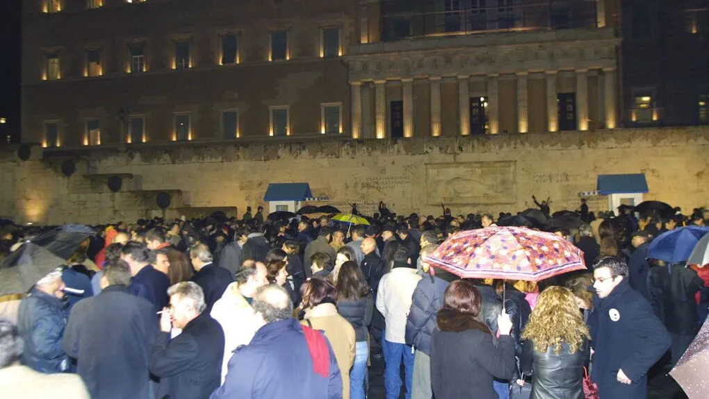 3 – mitsotakis oikogeneia agnostos stratiotis 2002.jpg