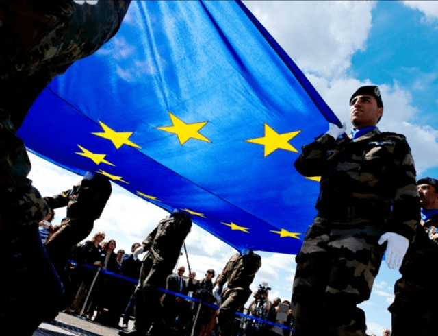 EU-flag-soliders1