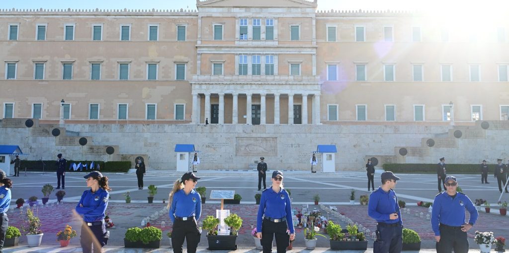 [381509] ΙΣΧΥΡΗ Η ΠΑΡΟΥΣΙΑ ΤΗΣ ΑΣΤΥΝΟΜΙΑΣ ΣΤΗΝ ΜΑΘΗΤΙΚΗ ΠΑΡΕΛΑΣΗ ΣΤΗΝ ΑΘΗΝΑ