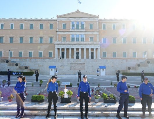 [381509] ΙΣΧΥΡΗ Η ΠΑΡΟΥΣΙΑ ΤΗΣ ΑΣΤΥΝΟΜΙΑΣ ΣΤΗΝ ΜΑΘΗΤΙΚΗ ΠΑΡΕΛΑΣΗ ΣΤΗΝ ΑΘΗΝΑ