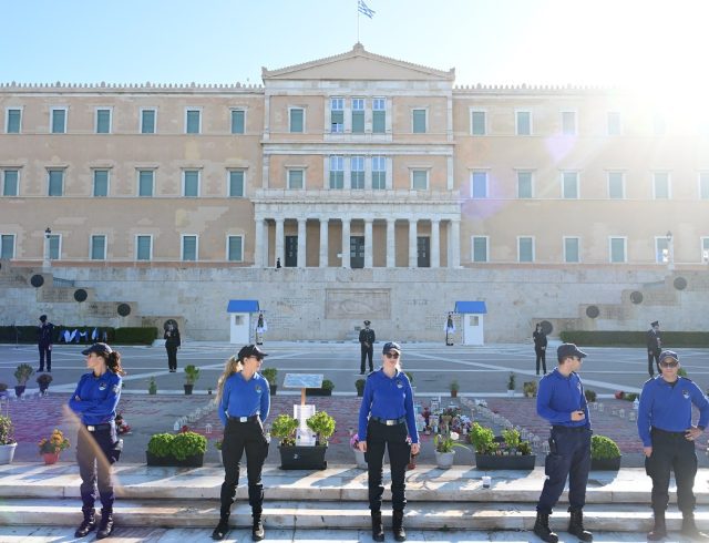 [381509] ΙΣΧΥΡΗ Η ΠΑΡΟΥΣΙΑ ΤΗΣ ΑΣΤΥΝΟΜΙΑΣ ΣΤΗΝ ΜΑΘΗΤΙΚΗ ΠΑΡΕΛΑΣΗ ΣΤΗΝ ΑΘΗΝΑ