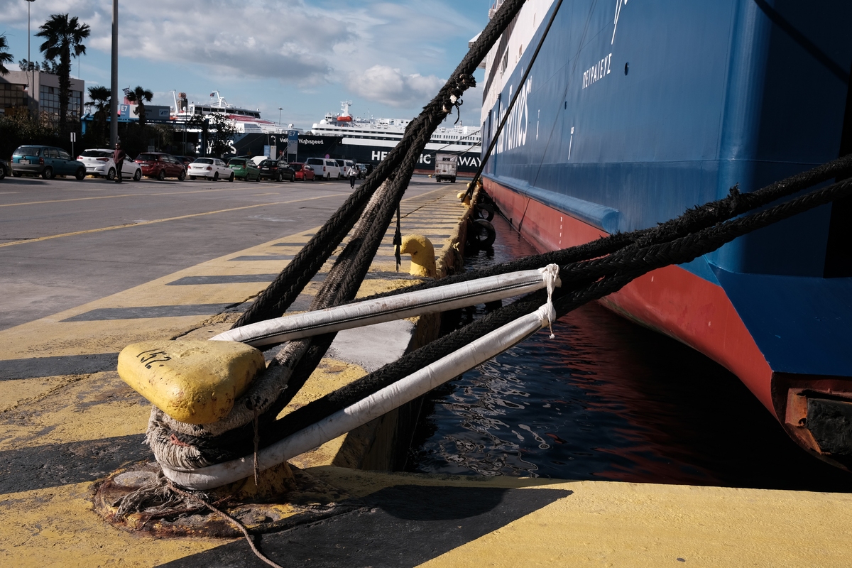 Piraeus; ferries; ferry; port; protest; ship; strike; Πειραιάς; απεργία; εργάτες; εργαζόμενοι; εργαζόμενος; καράβια; λιμάνι; λιμάνια; πανελλαδική; πλοία; πλοίο; Πανελλήνια Ναυτική Ομοσπονδία; ΠΝΟ; Panhellenic Seamen Federation;