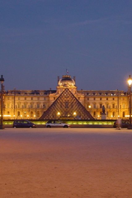 louvre-at-night-centered