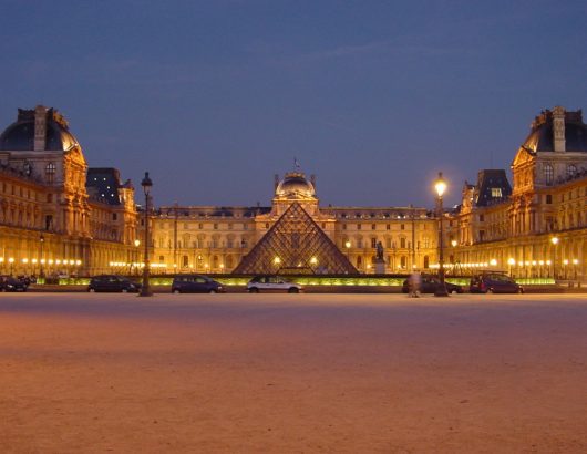 louvre-at-night-centered
