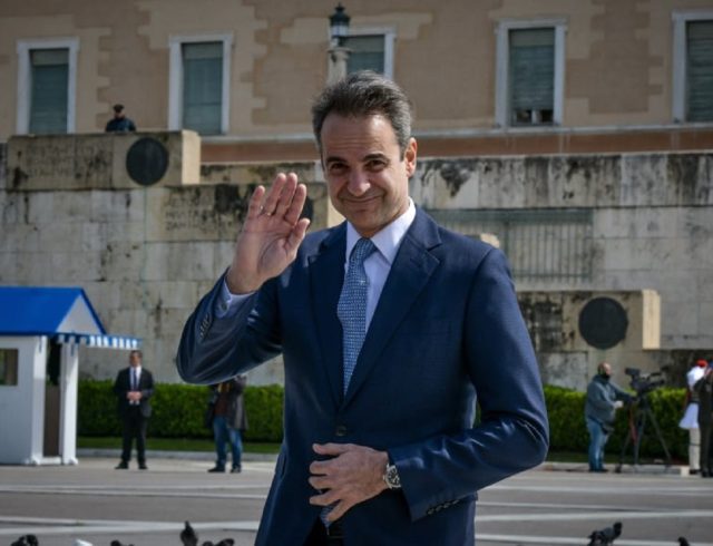 mitsotakis_agnostos stratiotis